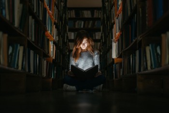 Bibliomania dan Kisah tentang Kecanduan Koleksi Buku