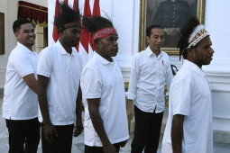 Menakar Janji Jokowi soal 1.000 Sarjana Papua Kerja di BUMN