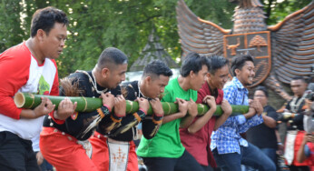 Permainan Mistis Bambu Gila, Pemain Dilarang Pakai Perhiasan
