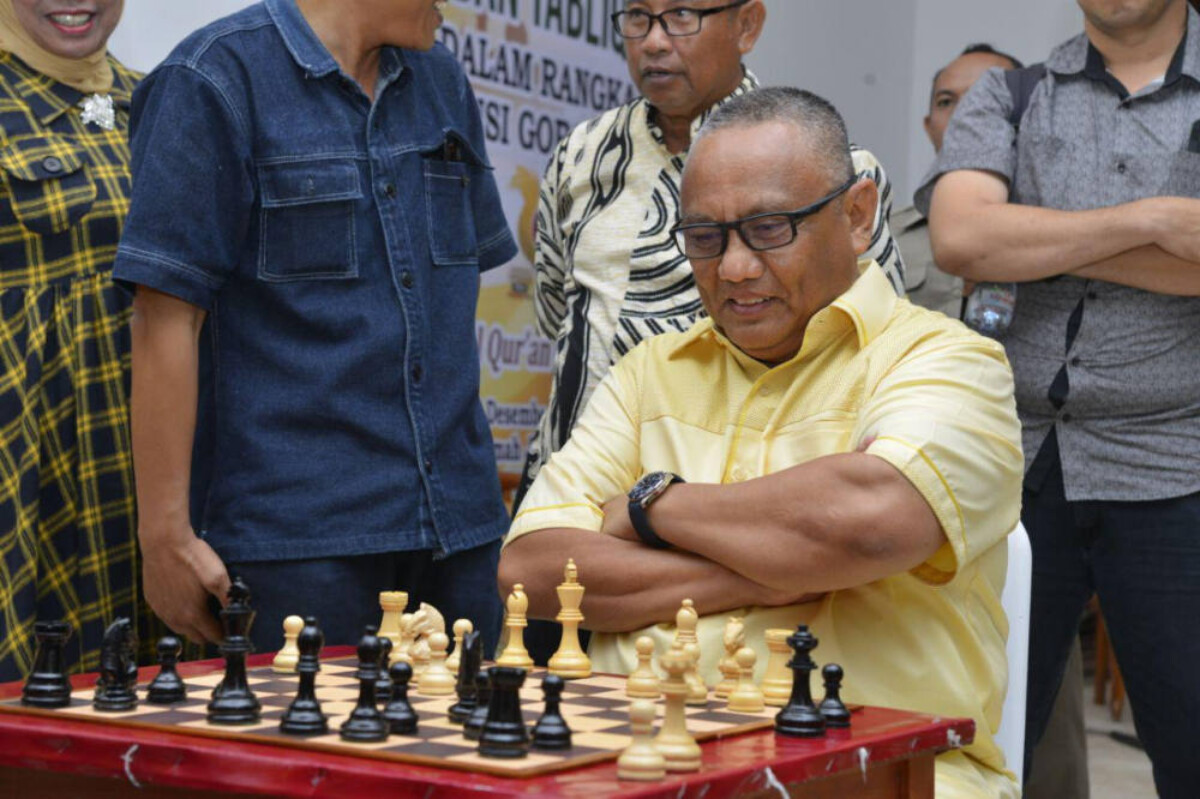 Olomon erkaklar ayolni sikayotgani porno video