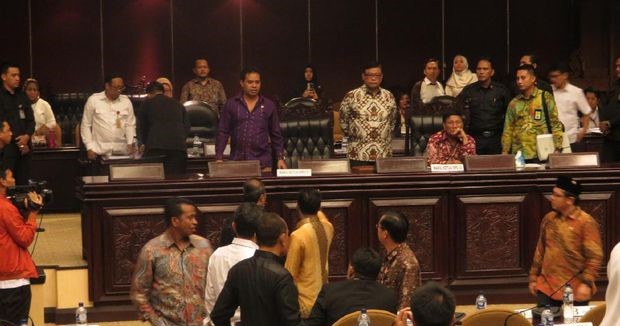 Rapat DPD berebut palu sidang