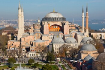 Hagia Sophia: Gereja Konstantinopel Inspirasi Kubah Masjid