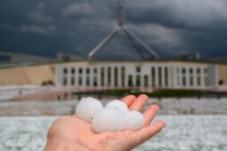 Penjelasan Ilmiah Fenomena Hujan Es Batu di Australia