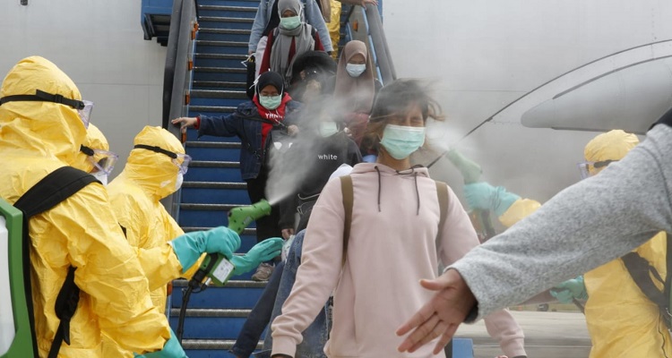 Semprotan disinfektan untuk WNI dari Wuhan mengantisipasi merebaknya virus Corona. (Reuters)
