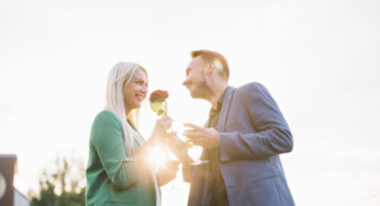 Siap-siap Dibikin Melayang, Pria-Pria dari 10 Negara Ini Dikenal Romantis!