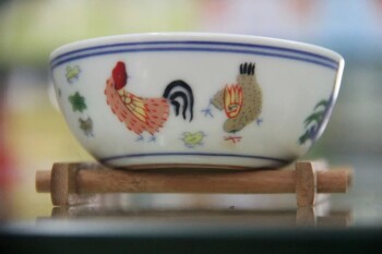 Chiken cup termasuk benda kecil bernilai selangit (Wikipedia)