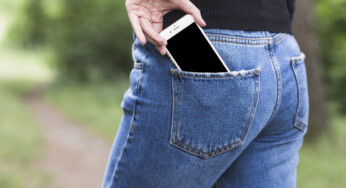 Bisa Sebabkan Kanker Hingga Mandul, Jangan Taruh Handphone di 6 Tempat Ini