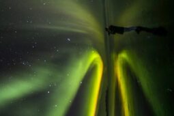 Tentang Aurora, Fenomena Cahaya Indah di Langit Buruan Para Traveler