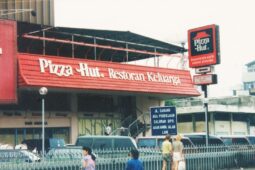 Beredar Kabar Pizza Hut Bangkrut, Cek Sejarah dan Faktanya