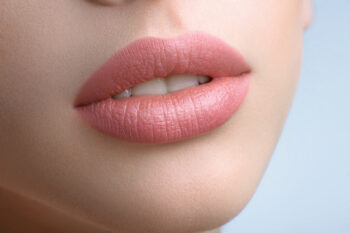 Tips Membuat Bibir Seksi Bervolume Tanpa Suntik