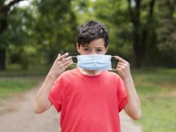 Tips Membujuk Anak Memakai Masker di Masa Pandemi