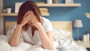 Penyebab  Sakit Kepala Saat Bangun Tidur dan Cara Mengatasinya