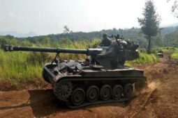 Tank AMX-13 Tabrak Gerobak Gorengan-Motor, Ini Fakta Ketangguhannya