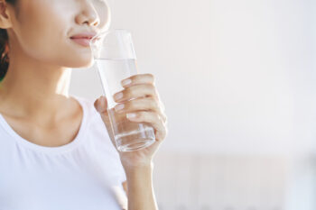 Manfaat air putih bisa mencegah Covid-19 (ilustrasi Freepik)