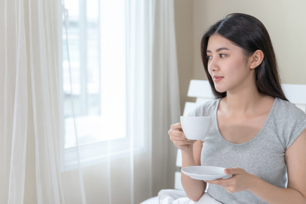 Minum kopi tanpa nyeri lambung bisa dilakukan asalkan tahu triknya (ilustrasi Freepik)
