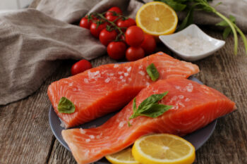 ikan salmon merupakan salah satu sumber vitamin D (Freepik)