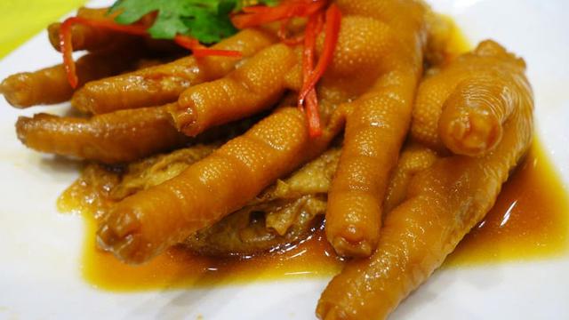 makan ceker ayam tak hanya lezat tapi juga menyehatkan (Liputan6.com)