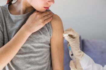 WHO Ungkap Efek Samping Vaksin Covid-19, Apa Saja?