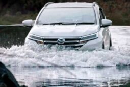 Jangan Asal Terjang! Ini yang Dilakukan Saat Mobil Melewati Banjir