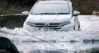 Jangan Asal Terjang! Ini yang Dilakukan Saat Mobil Melewati Banjir