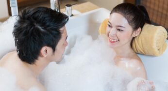 Manfaat Mandi Bareng Istri, Nomor 1 Pasti Gak Nyangka!